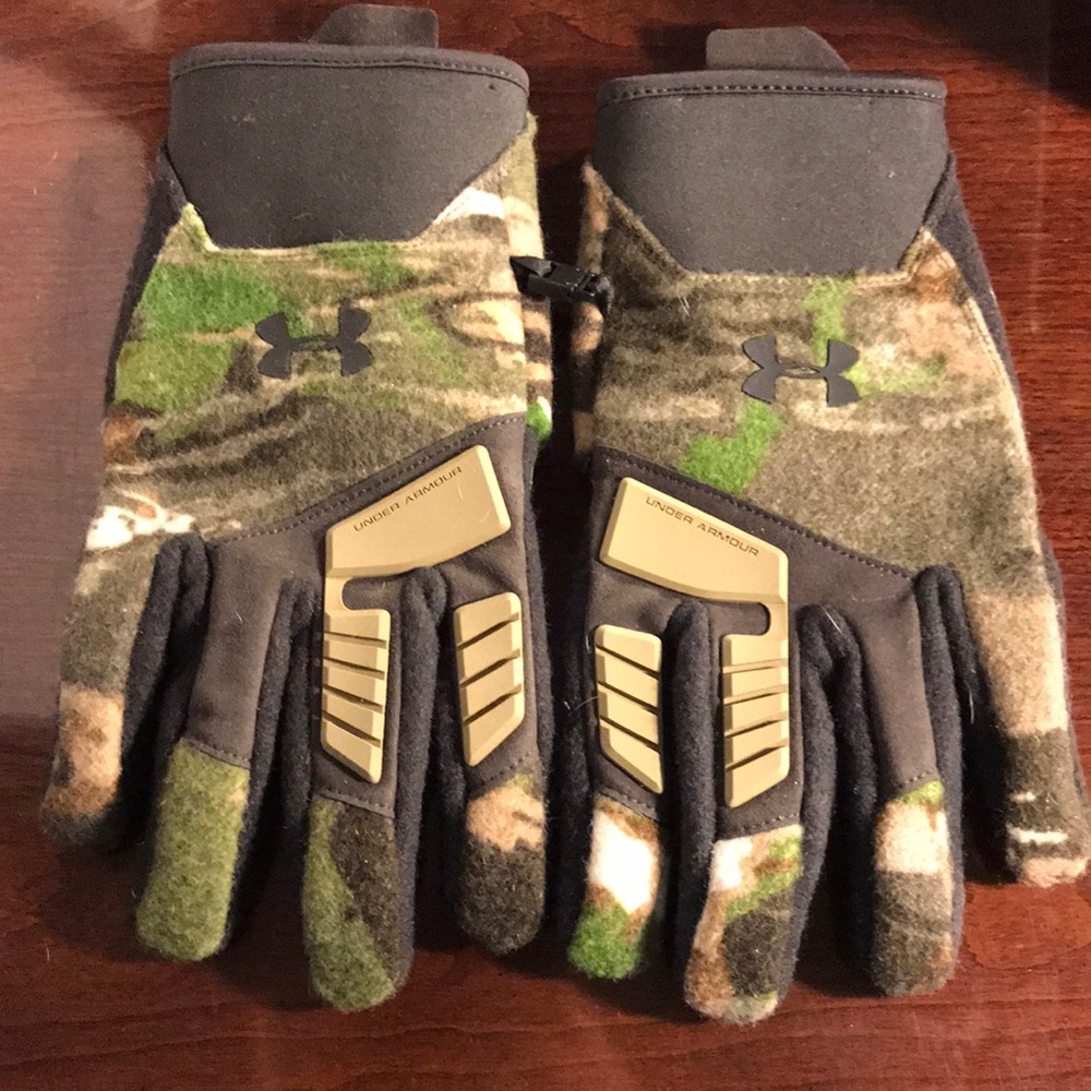 Men’s Camo UNDER ARMOR Gloves!